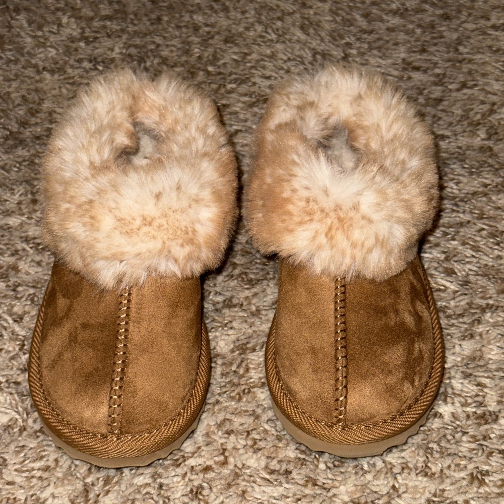 Wonder Nation Girls Size 9 zip up shoes